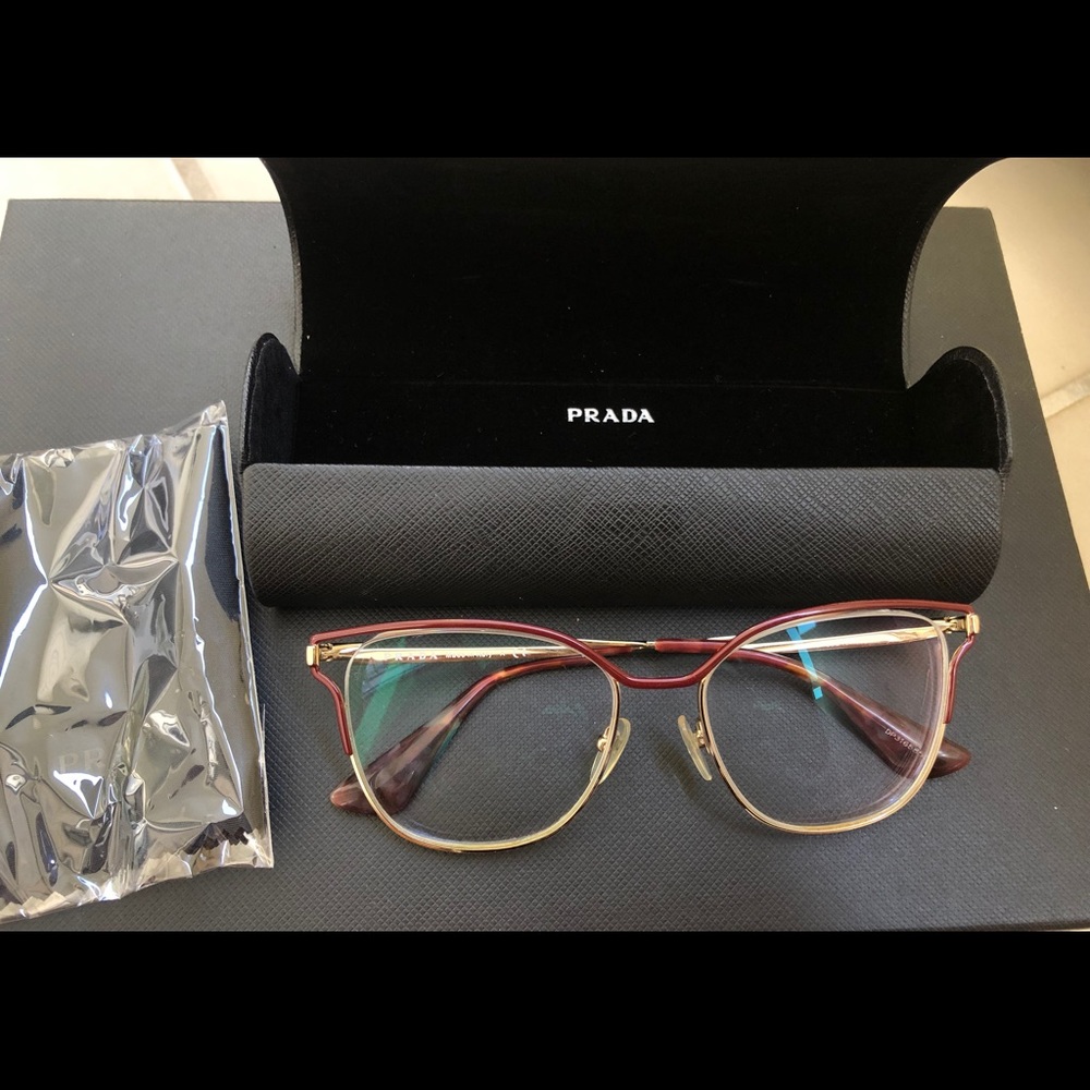 Prada eyeglasses 🤓